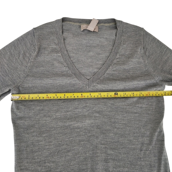 BANANA REPUBLIC gray extra-fine merino wool V-neck sweater medium - Picture 9 of 12